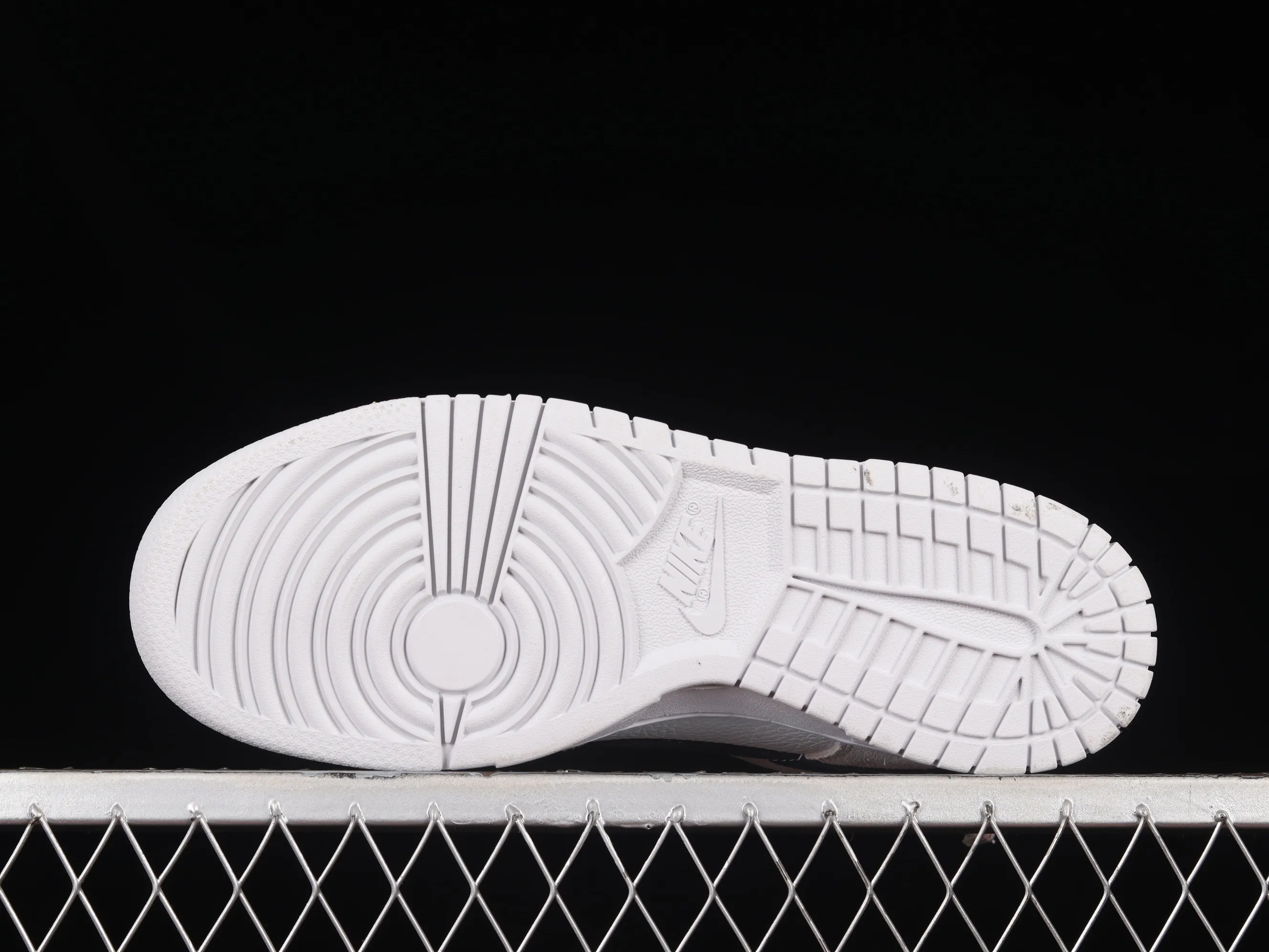 All categories Nk SB Dunk series Nk SB Dunk Low low-top sneakers cost-effective version Nk SB Dunk Low black and white blue SB low-top sports and leisure sneakers FJ4227-001